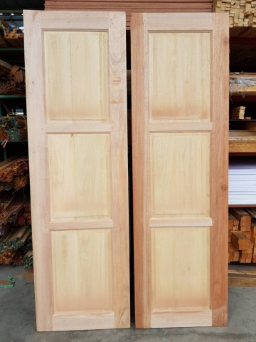 บานประตูไม้ เชียงราย